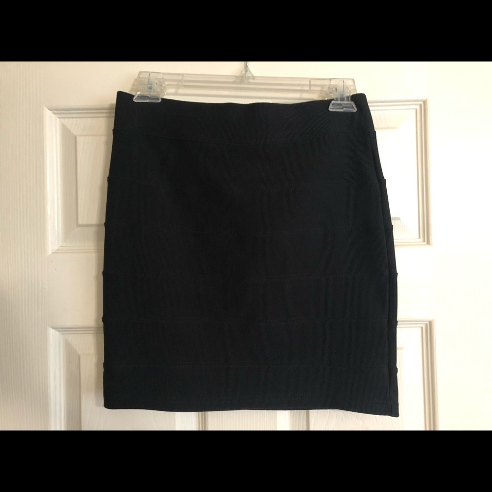 Forever 21 Black Bodycon Mini Skirt - Never Worn ✨